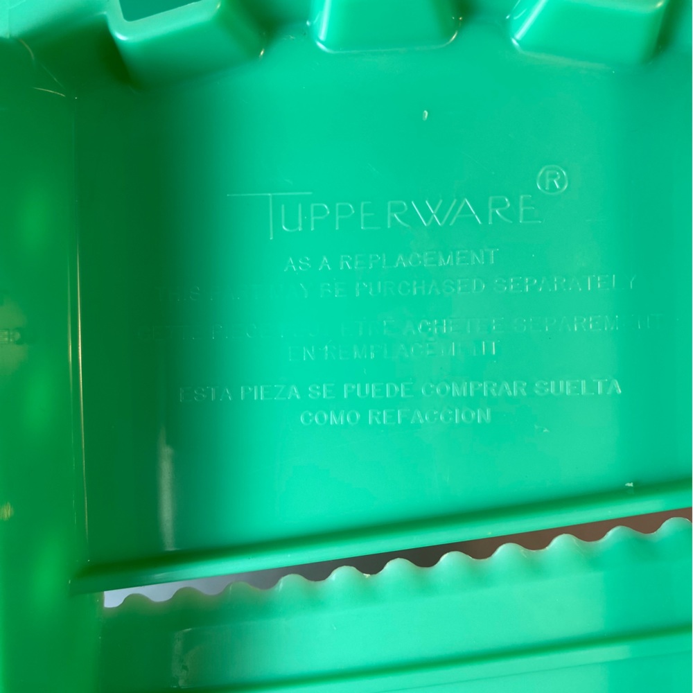 Tupperware Grater with Base - Picture 4 of 4